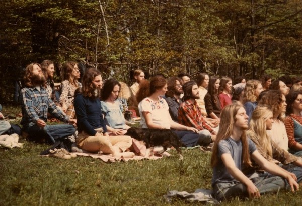 hippies_meditating