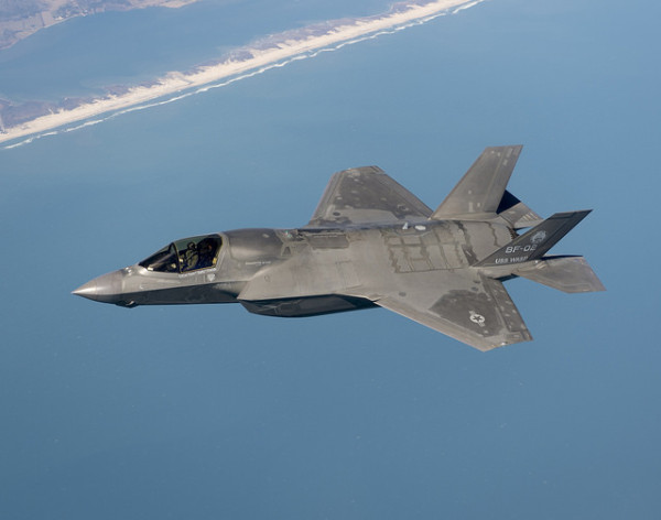 stubby_f35_in_flight