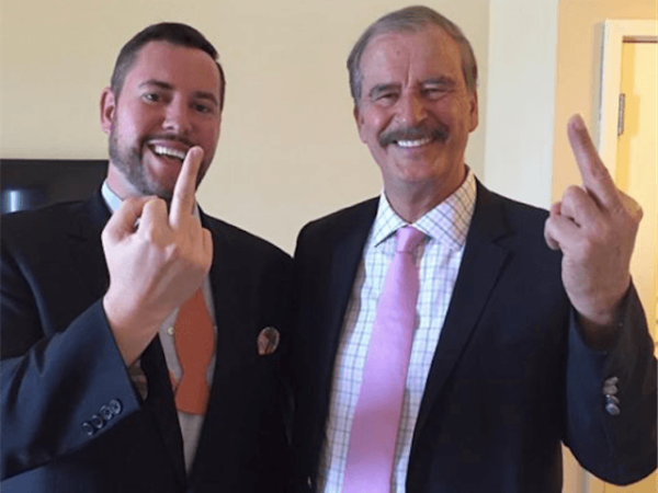 vicente_fox_-_donald_trump_-_middle_finger