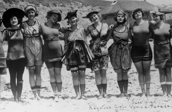 vintage_beach_ladies